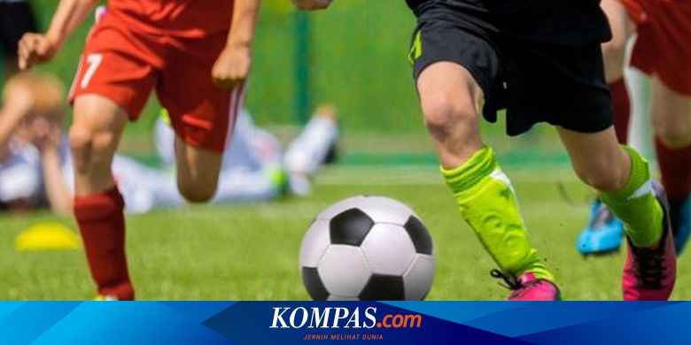 Permainan sepak bola terdiri atas titik titik babak