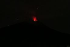 Malam Ini, Gunung Ile Lewotolok Erupsi 90 Kali Disertai Dentuman Kuat
