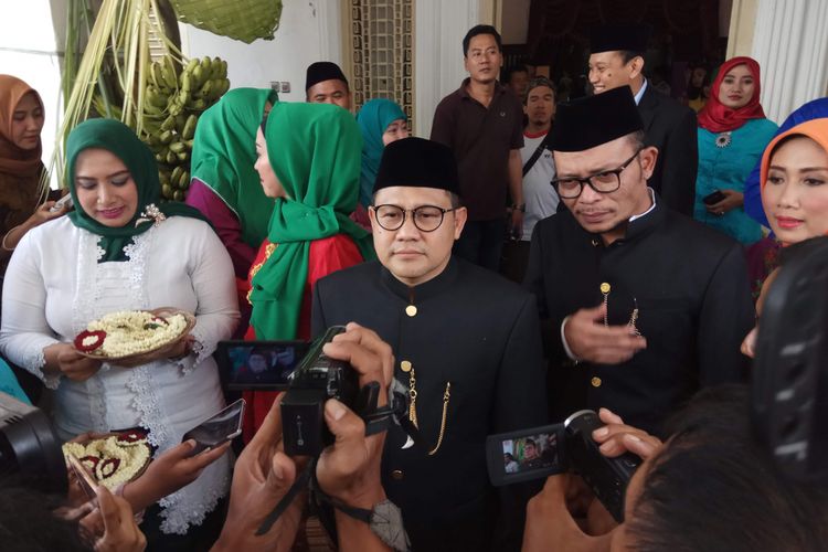 Ketua Umum Partai Kebangkitan Bangsa (PKB), Muhaimin Iskandar saat menghadiri gelaran Nikah Masal bertajuk PKB Mantu di Gedung Pegadaian Pusat disebelah Kantor PBNU, Jalan Keramat Raya, Jakarta Pusat, Jumat (25/8/2017).