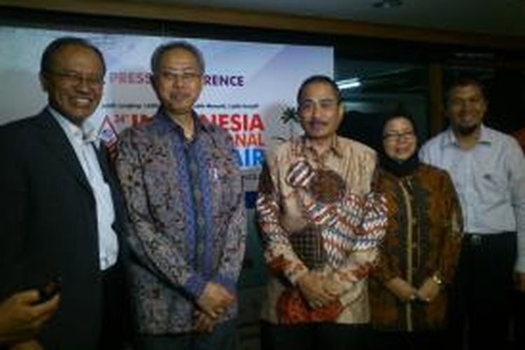 Menteri Pariwisata, Arief Yahya bersama dengan Ketua IKAPI, Lucya Andam Dewi dan perwakilan dari Kemendikbud, Ananto Kusuma Seta, Selasa (4/11/2014)