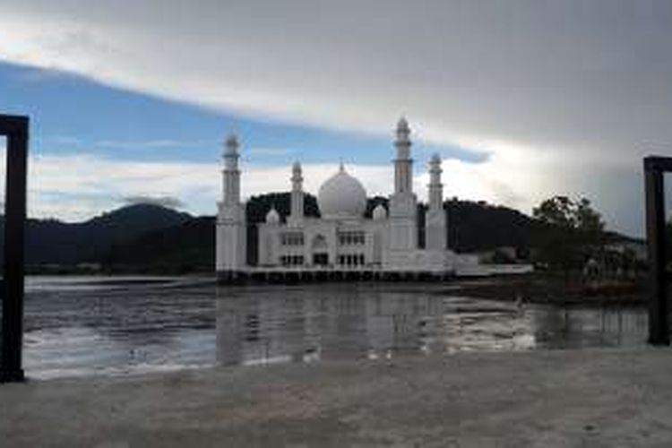 Menengok Masjid Oesman Al Khair, Ikon Baru di Tepi Pantai Kayong Utara