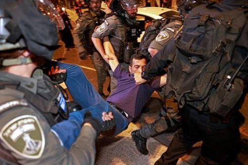 Masjid Al-Aqsa Palestina Diserang 2 Malam, 200 Orang Lebih Luka-luka