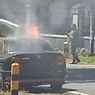 Sedan Terbakar, Pengemudi Lompat dari Mobil untuk Selamatkan Diri