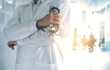 Ilustrasi dokter residen yang tengah menempuh program pendidikan dokter spesialis atau PPDS