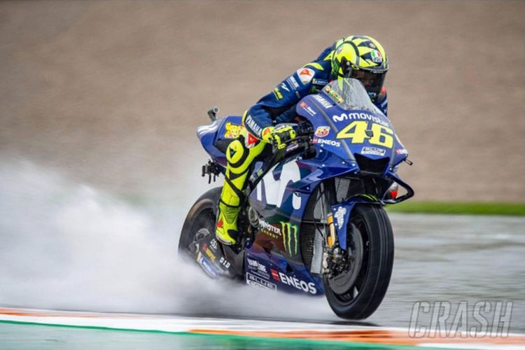 Valentino Rossi saat berlaga di GP Valencia 2018