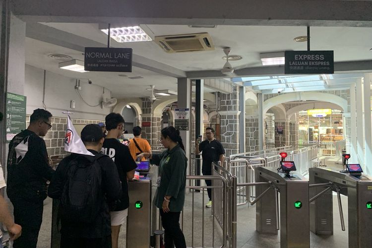 Jalur masuk tiket standar (normal) di Penang Hill (Bukit Bendera), Penang, Malaysia.