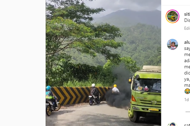 Pemotor saat melintasi Sitinjau Lauik