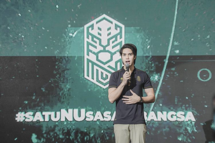 Artis Ahmad Jalaluddin Rumi atau El Rumi resmi menjabat sebagai Presiden Nusantara United FC. Di foto ini ia berbicara pada acara launching klub Liga 2 tersebut di Jakarta Selatan pada Selasa (15/8/2023).