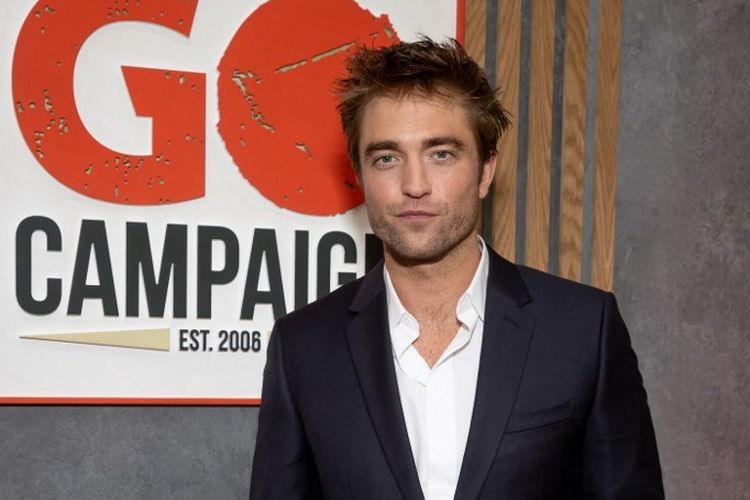 Aktor Robert Pattinson menghadiri 15th annual Go Gala at Cornerstone Plaza di Los Angeles, California, pada 23 Oktober 2021. 