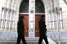 Pengamanan Jelang Ibadah Natal di Gereja Katedral