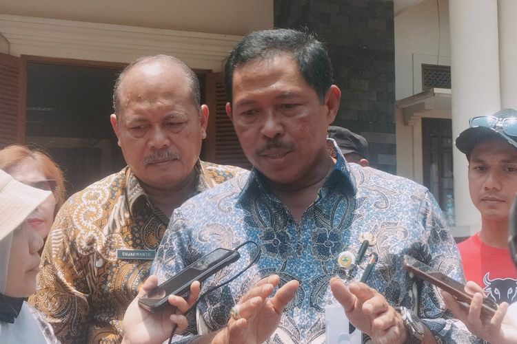 Pj Gubernur Jateng Nana Sudjana saat di Kota Solo, Jawa Tengah, pada Rabu (4/10/2023)