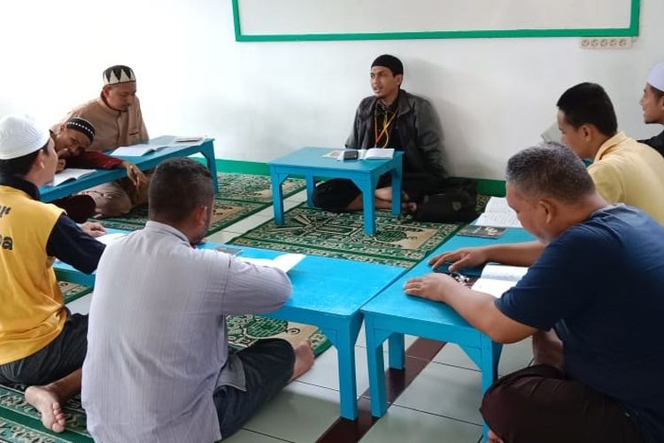 Warga Binaan Lapas Balikpapan saat melakukan kegiatan menghafal Al-Quran