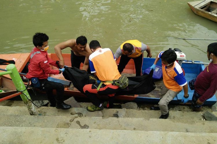Proses evakuasi laka air di Rawa Pening 