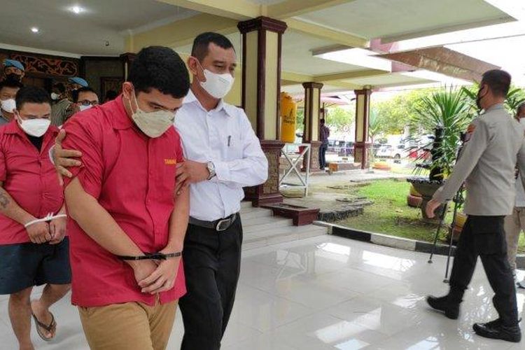 Dewa Perangin-angin, anak Bupati nonaktif Langkat ditahan atas kasus kerangkeng manusia, Jumat (8/4/2022). 

