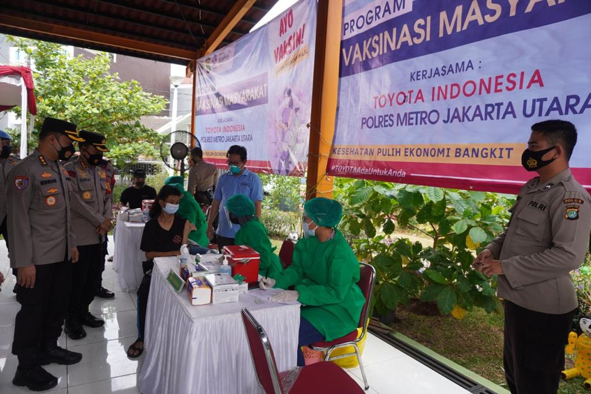 Toyota Indonesia menyelenggarakan program vaksinasi Covid-19 bagi masyarakat luas.