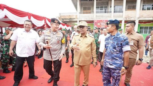 Tinjau Langsung TPS di Siak, Pj Gubernur Riau Pastikan Pilkada Aman
