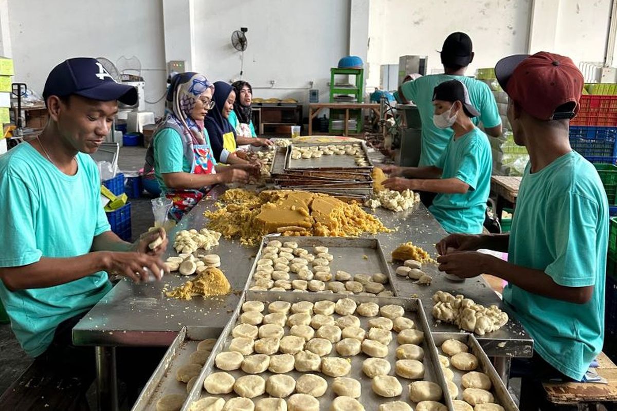 Usaha Bakpia Kurnia Sari milik Riyanto yang kini menjadi salah satu tempat oleh-oleh konsumen yang berkunjung ke Yogyakarta.