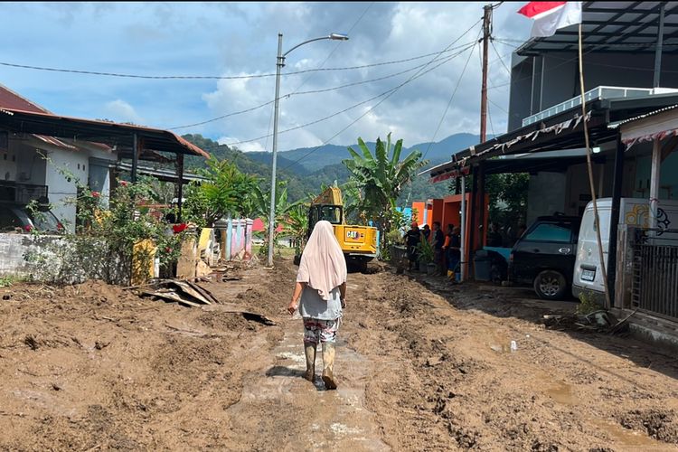 Warga Terdampak Banjir Bandang di Solok Khawatir Rumah Kosong Digondol Maling