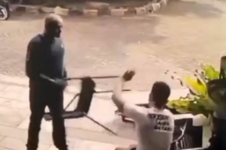 Kronologi Debt Collector Pukul Warga di Bekasi Pakai Kursi Besi