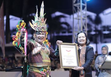 Libatkan 2.548 UMKM, Jember Fashion Carnival Pecahkan Rekor MURI