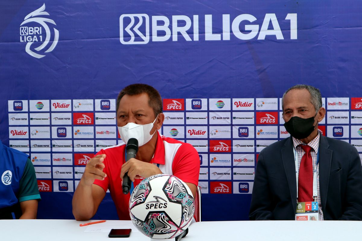 Direktur Operasional PT LIB, Sudjarno saat jumpa pers di Stadion Kompyang Sujana Denpasar, Selasa (1/2/2022) siang.