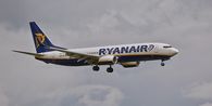Penerbangan Ryanair Mencekam, Penumpang Terisap Keluar Jendela