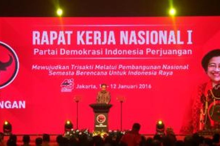 Presiden Joko Widodo saat memberikan sambutan dalam pembukan Rakernas PDI Perjuangan, Minggu (10/1/2016).