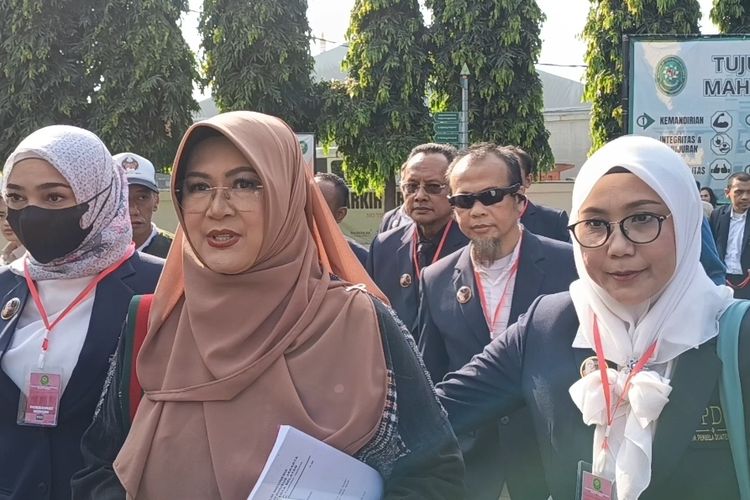 Dokter Tifa Optimistis Eksepsinya Diterima Hakim: Allah Bersama Kami