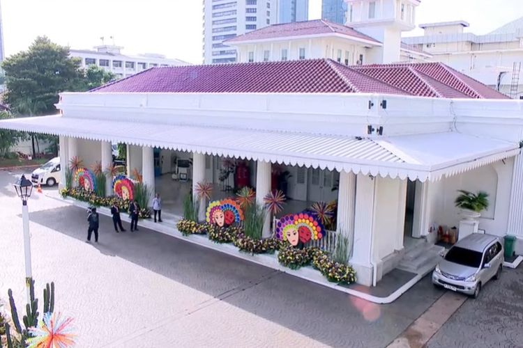 Karangan Bunga Penuhi Balai Kota Jakarta, Sambut Gubernur dan Wagub Baru Hari Ini