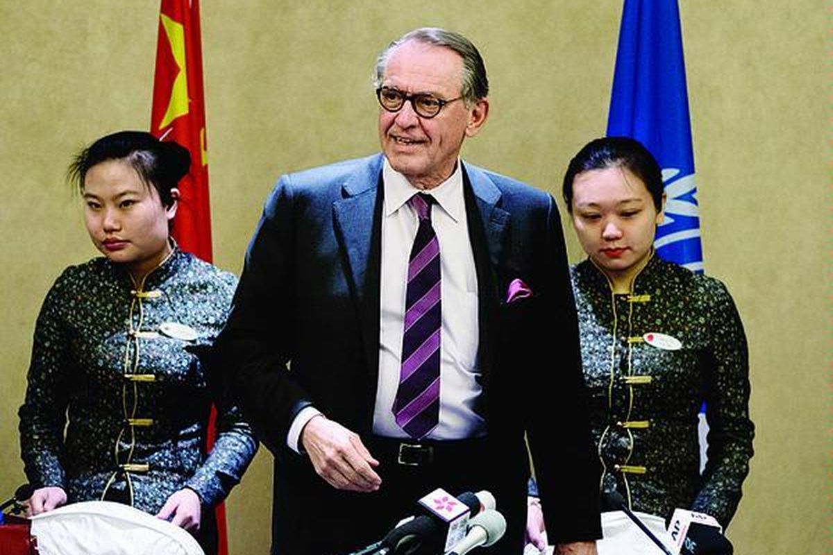 Deputi Sekretaris Jenderal Perserikatan Bangsa-Bangsa Jan Eliasson menjelang konferensi pers di Beijing, Jumat (22/2). Eliasson berharap China menggunakan pengaruhnya pada Korea Utara (Korut) untuk membawa Pyongyang kembali ke perundingan terkait kenekatan Korut untuk melakukan uji coba nuklir ketiga, beberapa waktu lalu.