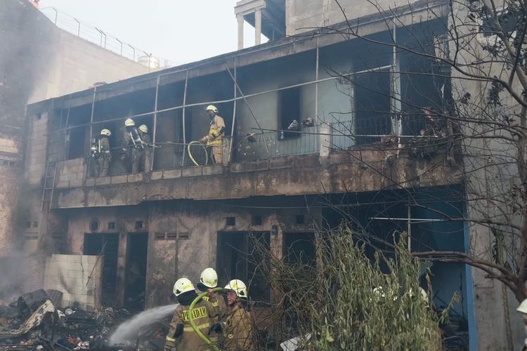 13 Rumah Kontrakan dan Kos di Mampang Jaksel Terbakar