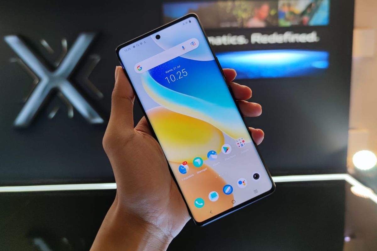 Tampilan depan Vivo X80 Pro.