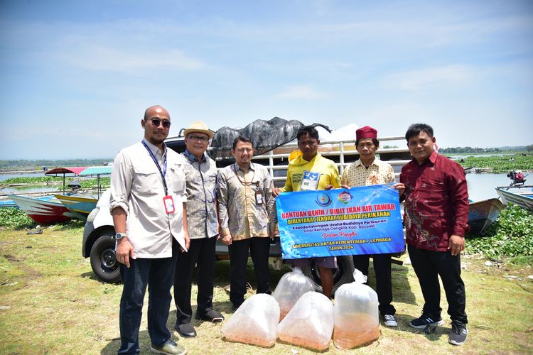 Pemberian 50.000 benih ikan nila oleh BNPT dan Kementerian KP kepada Mitra Deradikalilasi (Mitra Derad) di Boyolali, Jawa Tengah, Jumat (4/10/2024)