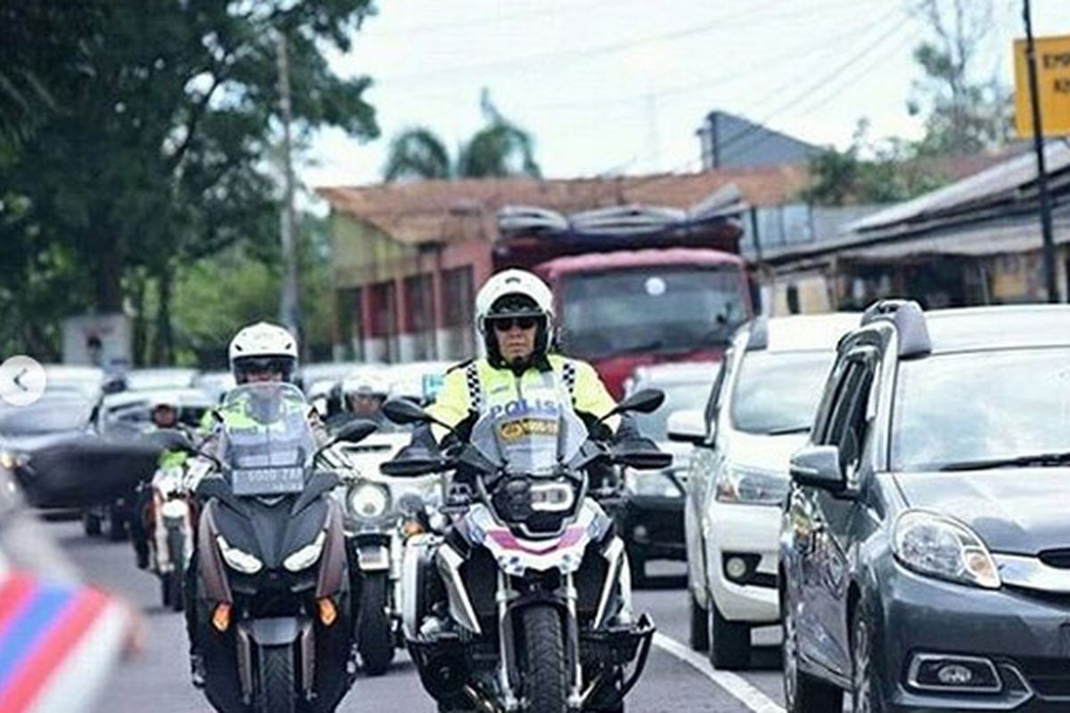 Kakorlantas Polri Naik Moge BMW Pantau Lalu Lintas