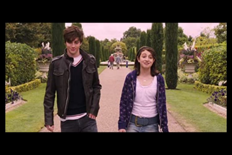 Aaron Taylor dan Georgia Groome dalam film Angus, Thongs and Perfect Snogging (2008)