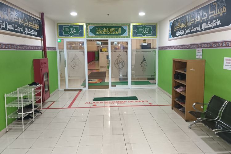 Masjid di Terminal Terpadu Pulo Gebang, Jakarta Timur