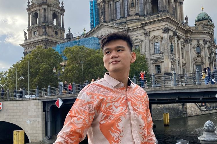 Pemuda bernama Boy Tri Rizky yang mendalami studi bahasa Indonesia lewat beasiswa LPDP dan kini sedang kuliah S3 di Jerman.
