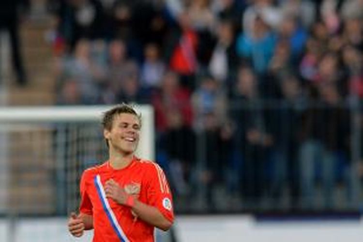 Striker Rusia, Aleksandr Kokorin, merayakan gol yang dicetaknya ke gawang Israel saat kualifikasi Piala Dunia 2014 di Grup F, Selasa (10/9/2013). Rusia menang 3-1.