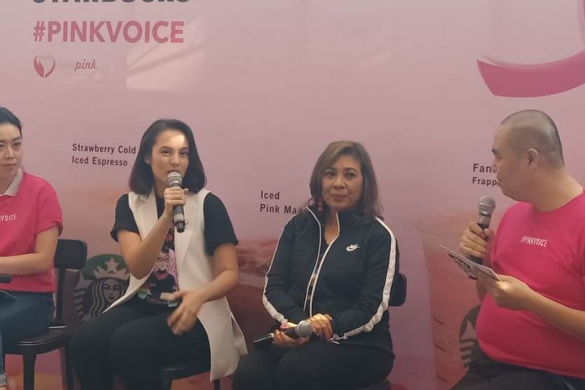 Konferensi pers peluncuran kampanye #PinkVoice, kerjasama Starbucks Indonesia dan organisasi LovePink di Jakarta (3/10).