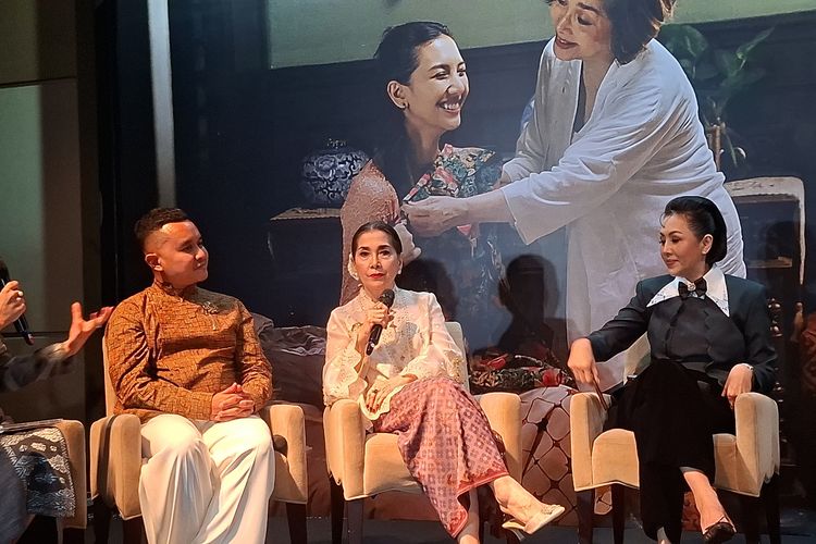 Widyawati Masih Simpan Kebaya Pernikahannya dengan Sophan Sophiaan 