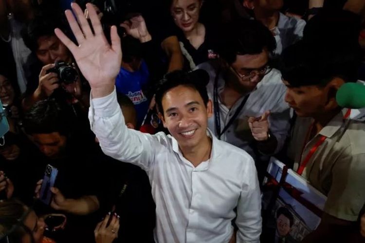 Move Forward, dipimpin oleh Pita Limjaroenrat, mengkampanyekan pesan sederhana namun kuat: 'Thailand perlu berubah'. Partainya menang dalam Pemilu Thailand.
