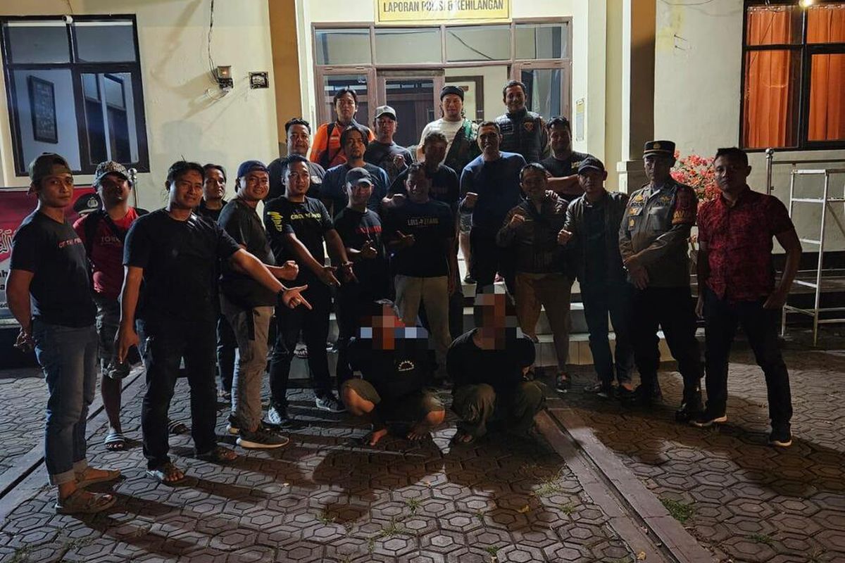 Jajaran Satua Unit Polsek Majalaya saat mengamankan pelaku penganiayaan seorang pria di Majalaya, Kabupaten Bandung, Jawa Barat, hingga tewas, pada Kamis lalu