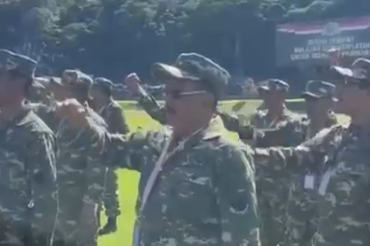 Wakil Wali Kota Surabaya, Armuji (tengah) saat ikuti retret, Kamis (27/2/2025).