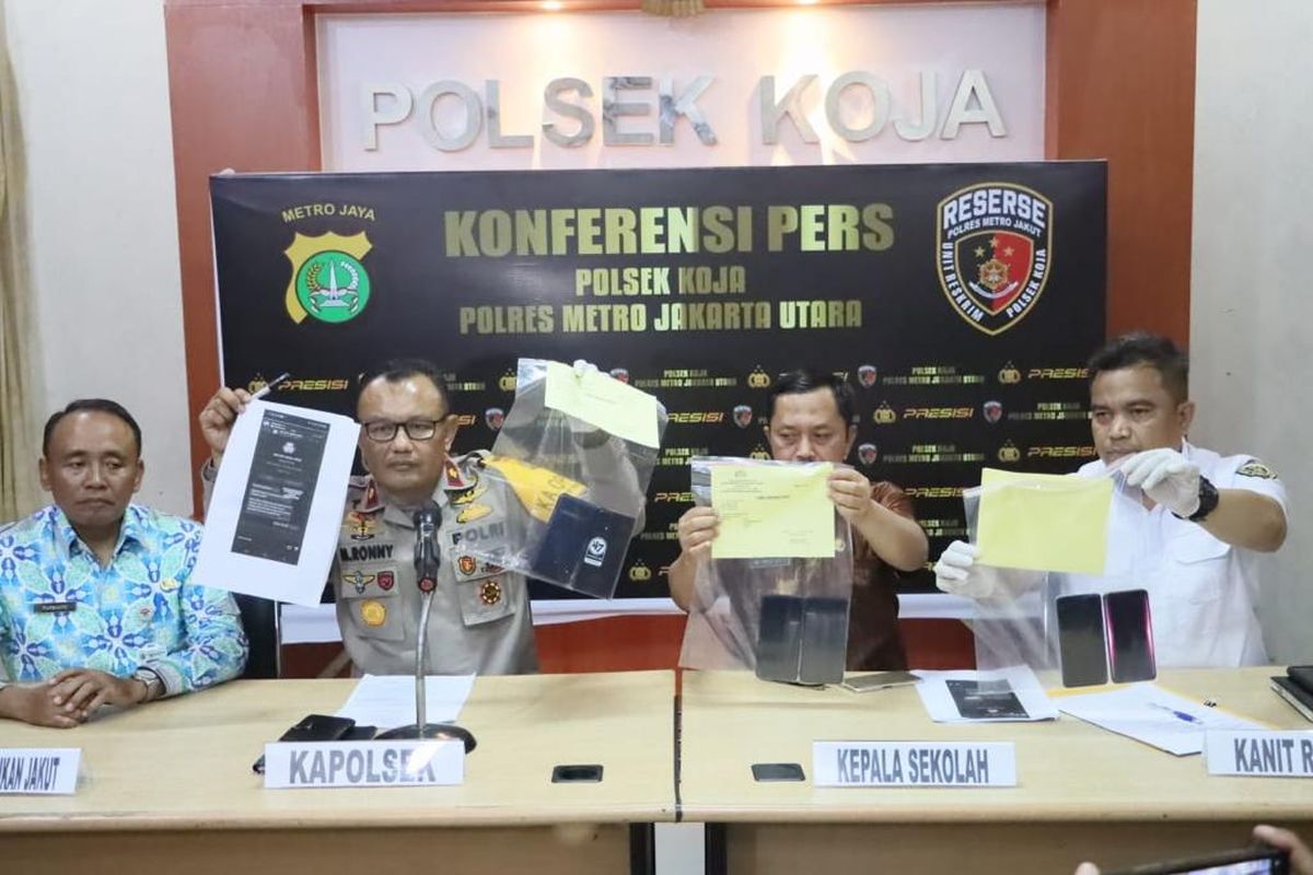 Polsek Koja menggelar jumpa pers terkait kasus teror bom palsu Koja Trade Mall, Kamis (2/11/2023).