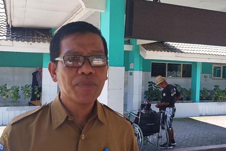 Kabid Pengendalian Penyakit dan Penyehatan Lingkungan (P3PL) Dinas Kesehatan Kabupaten Sumbawa, Sarip Hidayat. Ia mengatakan, selama tahun 2023 total pasien Tuberkulosis (TBC) sebanyak 230 orang dan 15 meninggal dunia.