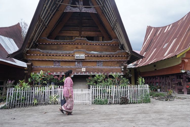 Sarana Hunian Pariwisata (Sarhunta) di Danau Toba.