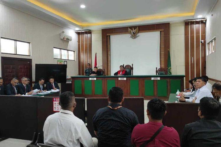 Sidang perdana gugatan praperadilan penetapan tersangka atas mantan wali kota Blitar M Samanhudi Anwar di Pengadilan Negeri Blitar, Selasa (14/2/2023)