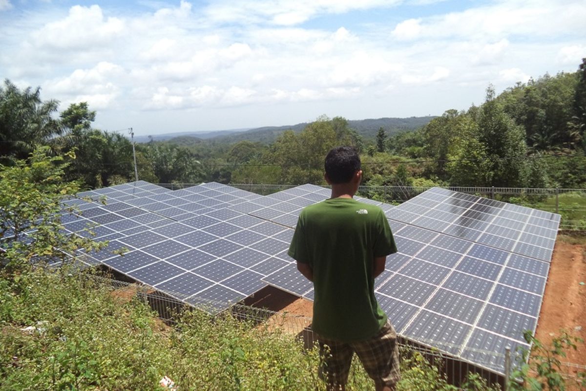 Panel Tenaga Surya di Desa Gajah Makmur, Kabupaten Mukomuko, Provinsi Bengkulu.