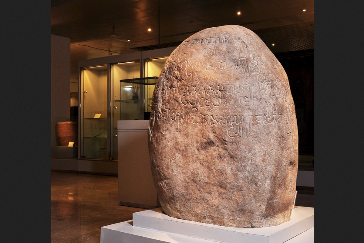 Prasasti Tugu yang dibuat pada masa pemerintahan Raja Purnawarman.