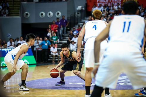 Teknik Memegang dan Memantulkan Bola ke Lantai pada Permainan Bola Basket